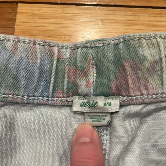 Aerie women’s floral tropical distressed shorts size medium. - Picture 8 of 11